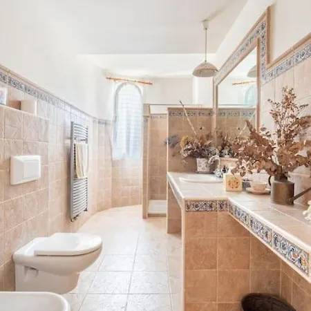 Villa Luxury With Pool And Sea View In