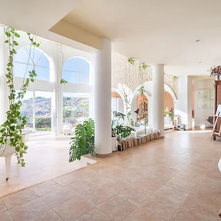 Luxury With Pool And Sea View In Alicante