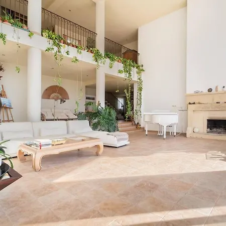 Luxury With Pool And Sea View In Villa