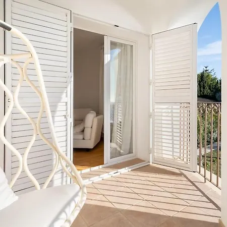 Luxury With Pool And Sea View In Villa