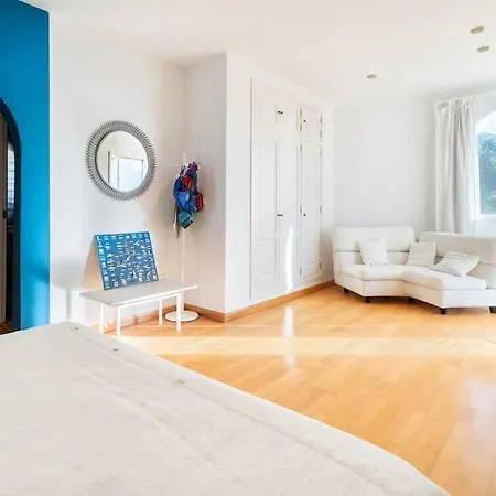 Luxury With Pool And Sea View In Alicante