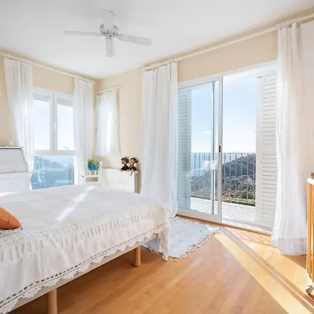 Luxury With Pool And Sea View In * Alicante